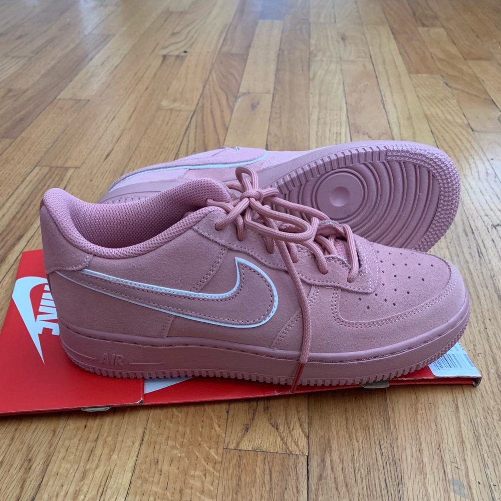NWT 💖 Pink Suede Nike Air Force 1